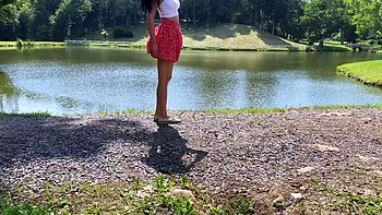 Minou torride en POV dehors par brune sexy