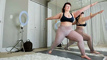 Линн, аматорка с большими сиськами и сосками на показ