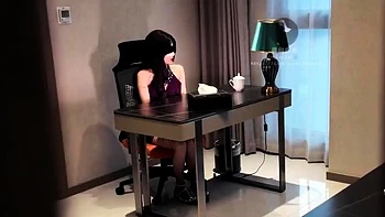 Chica asiática amateur chupa polla mojada