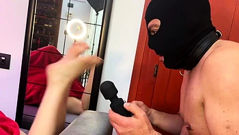 Фемдом фетиш: тройка с оральным и обожанием ног