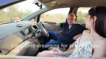 Taxista folla el culo de una morena adolescente en público