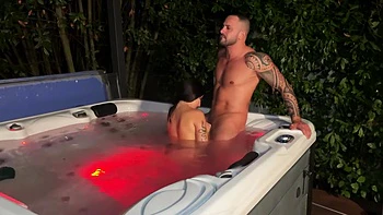 belle jeunette brune en casting porno hard