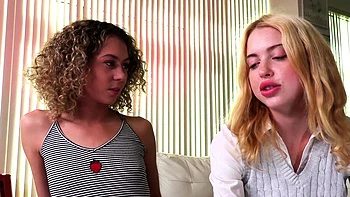 Две блондинки дают урок грязного выстрела спермы
