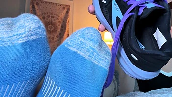 NIKKISFETISHES нюхает мои потные ступни JOI