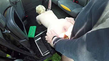 Daisy Delicious Tries Butt Fuck With Old Cabbie
