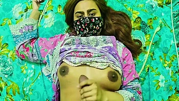 Namorada paquistanesa faz boquete sujo em hindi