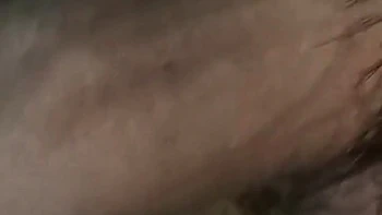 Behaartes Desi-Dorfmädchen wird hart gefickt