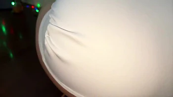 Empregada latina de bunda grande fodida pelos donos