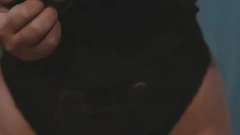 Indiana peituda dança erótica solo