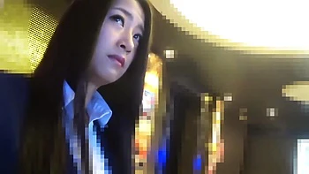 Jeune asiatique en casting POV vous tente