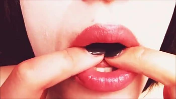 Любительница нежно целуется и сосёт крупным планом