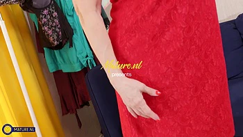 Mamie 64 ans grosses nichons se masturbe fort