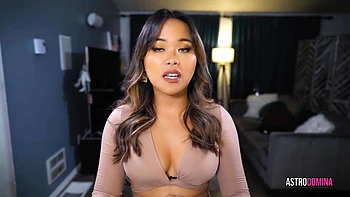 AstroDomina domina a asiática sozinha