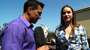 Irina Bruni follada duro en el culo en Venecia