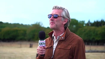 Юлия, 20 лет, татуированная MILF с большой грудью на кастинге