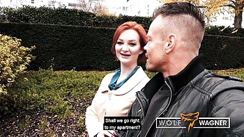 Morena amadora britânica engole pau grande na garganta