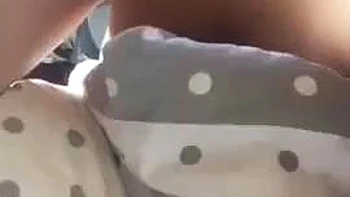 Julia Orla verführt im Bett mit fetten Titten