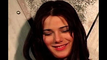 MILF gostosa amarrada para tortura hardcore de tetas BDSM