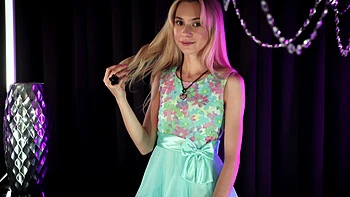 Худая блондинка подросток Шанель Шорткейк страстно ебется