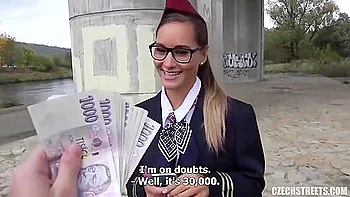 Blonde et brune tchèques baisées anale en public, vol 3