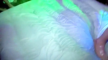 Amateur secoue son gros cul maison