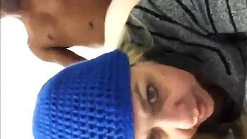 Esposa rubia lesbiana follada a cuatro, vaquera y en misionero