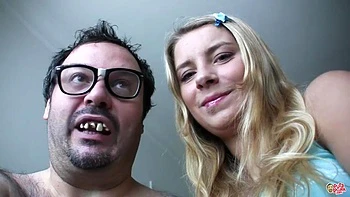 Putain ! Jouissance en 30s avec pipe, levrette et cowgirl