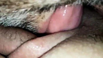 MILF norueguesa com buceta lambida por morena amadora