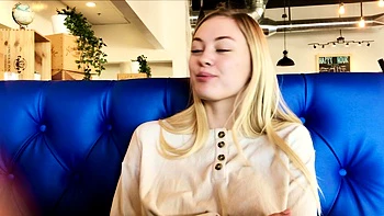 Любительница блондинка с большими сиськами на вебкам