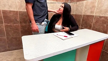 Chefe latina de bunda grande fode funcionário com força no escritório