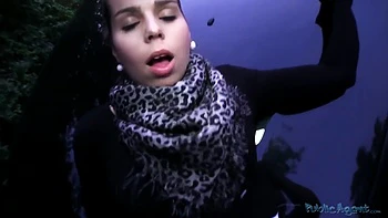 Jessica Koks chupa e fode estranho por dinheiro