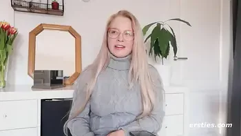 Ersties: Amateur Blonde Babe Stimulates Her G Spot