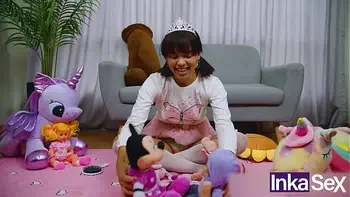 Petite se pone cachonda al tener un pervertido recuerdo