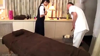 Corno fodido enquanto ela trai