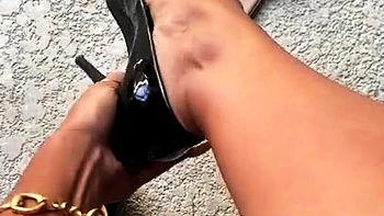 Deusa Grace close-up e fetiche por pés solo