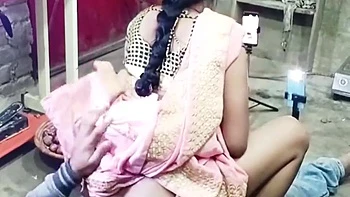 Indische Bhabhi wird hart gefickt - Hindi Ton