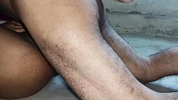 Belle sœur et petit frère par alliance baisent fort en éjaculant partout