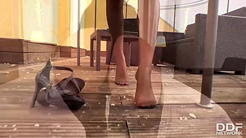 Sperma auf britische Milf Brüste und Füße POV