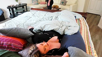 Madrasta peituda cavalga forte estilo cowgirl