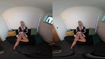 Limpiadora alemana ve a rubia masturbarse