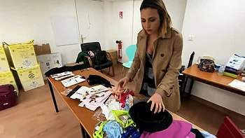 Giulia und Georgia machen dreckigen MILF-Lesben-Sex