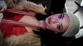 Скарлетт Блум и Мэдисон жарко трахаются в большой кровати