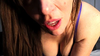 Amatrice se branle en lingerie sexy