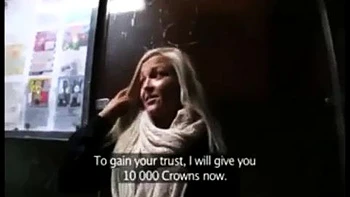 Amatrice noire chaude au gros seins baisée en levrette