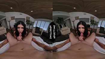 Queenie Sateen se follan la pussy recortada en VR ardiente