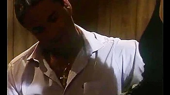 Garçonete pornô vintage Tracey Adams leva dupla penetração anal