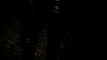 Lexi peituda chupa pau ao ar livre com grandes gozada