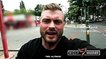 Грязная немецкая MILF Присцилла делает минет на публике в POV