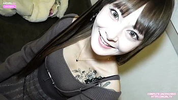 MGiRL TV milf asiática gozando na boca