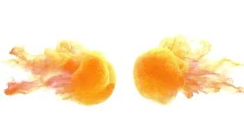 Naomi Bennet chupando e bebendo xixi tcheco